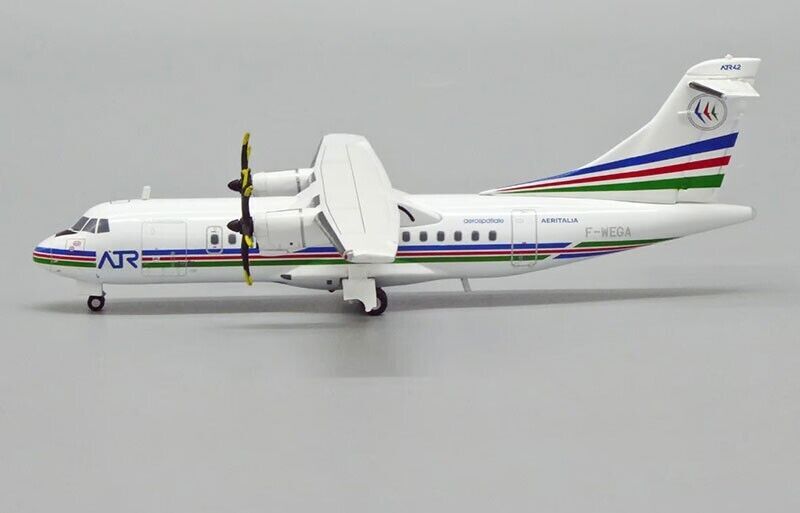 1:200 JC Wings ATR-42-300 Passenger Airplane Diecast Aircraft Plane Model