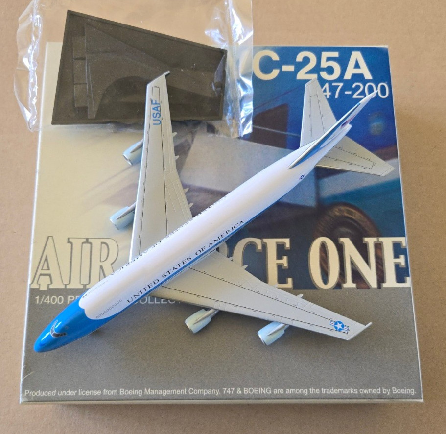 1:400 Boeing VC‑25A / 747-200 United States Air Force One 82-8000 Dragon Wings