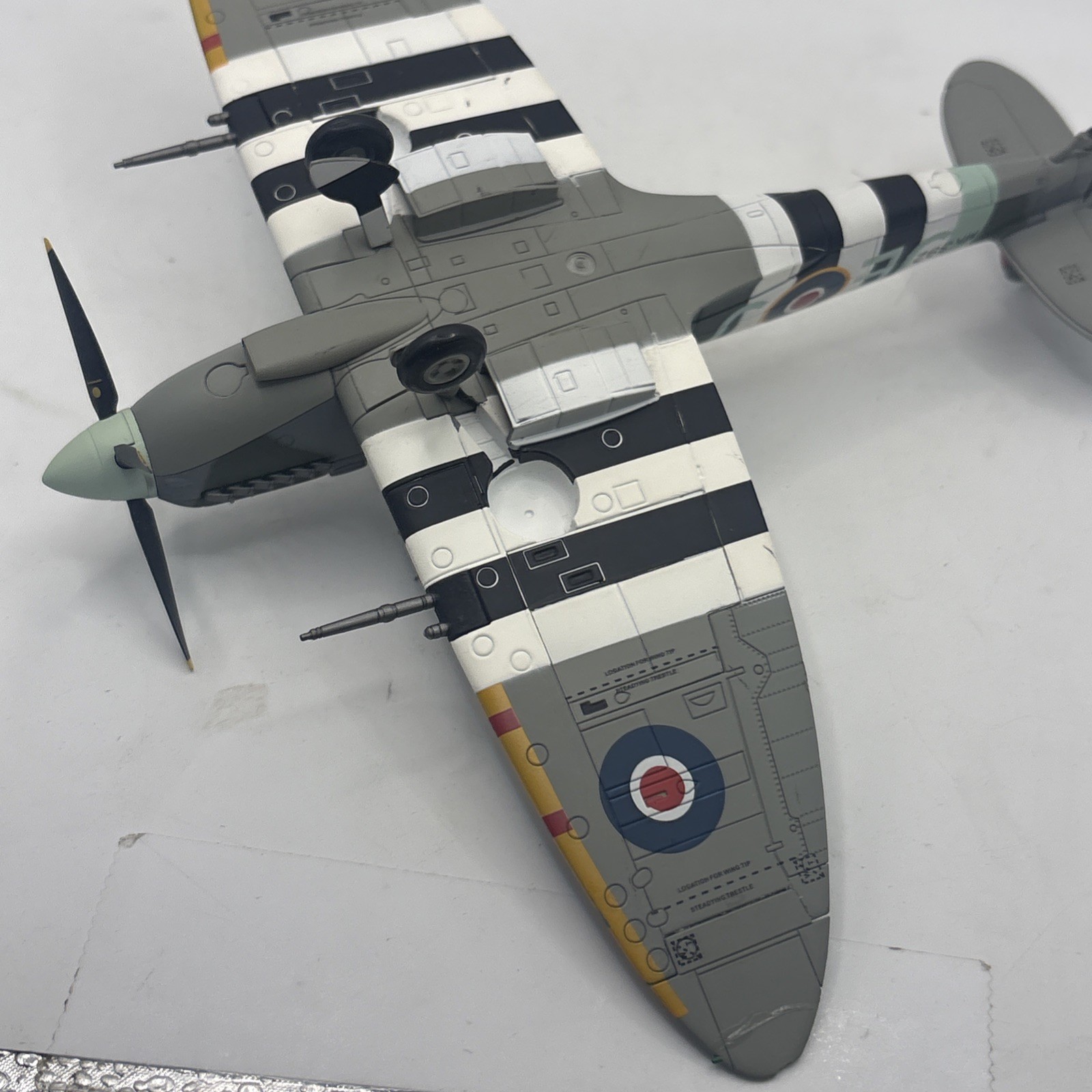 Hobby Master 1:48 Spitfire Mk.IX Johnnie Johnson HA8301 Diecast Plane DAMAGED BO