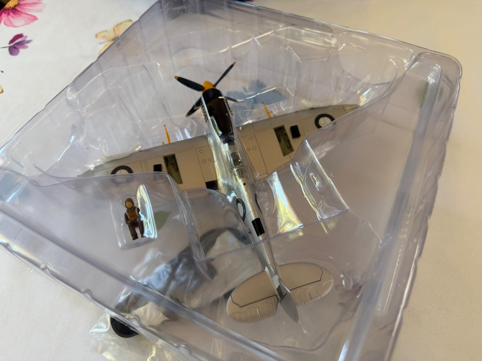 1/48 HOBBYMASTER HA8329 SPIRTFIRE MK. VIII. F/L DAVID GLASER 549 SQN., RAAF
