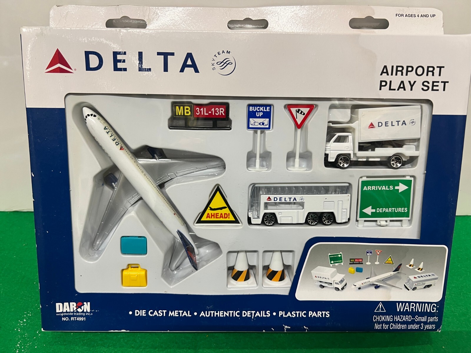DELTA AIRLINES AIRPLANE AIRPORT PLAYSET TRUCK SIGNS ETC DARON TOYS DIECAST