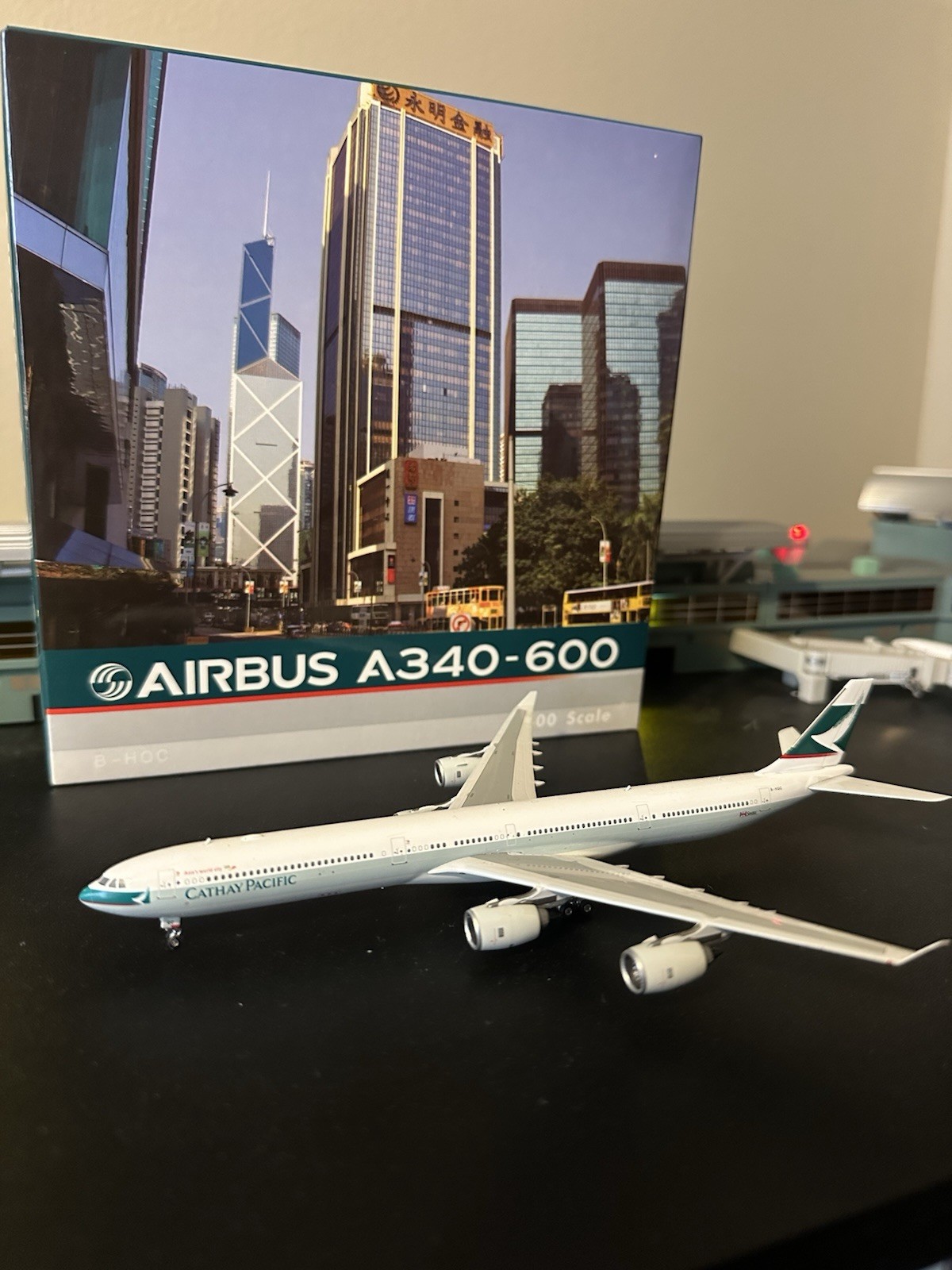 Phoenix 1:400 Cathay Pacific Airbus A340-600 B-HQC