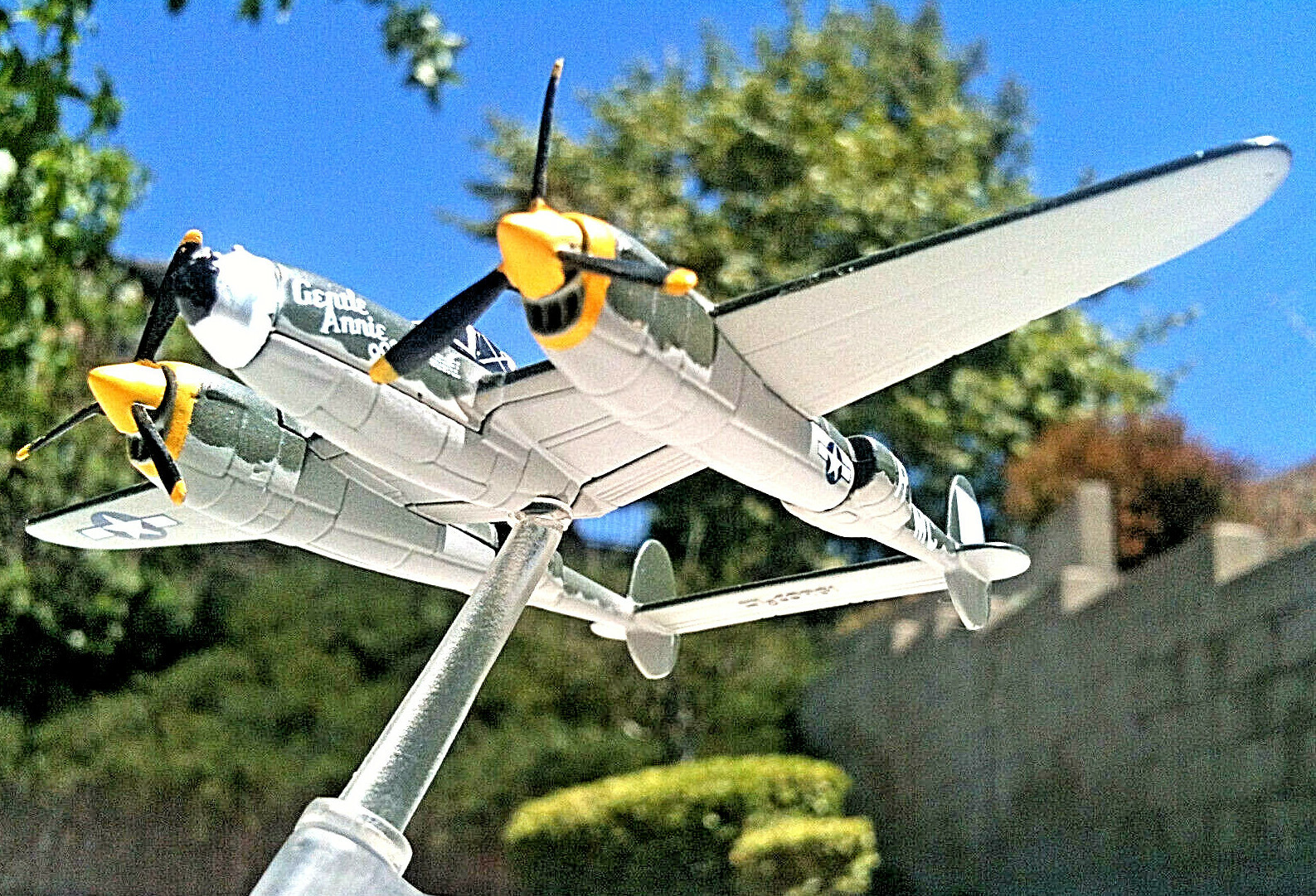 Corgi P-38J Lightning USAF 20th FG, “Gentle Annie”, Harold Rau, 1944 1:147 scale