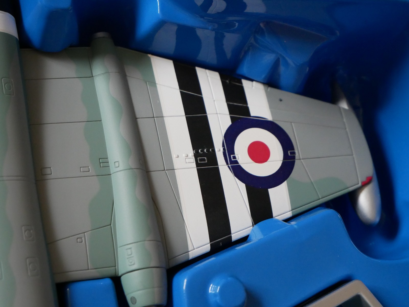 Corgi Aviation English Electric Canberra B.Mk2 10 Sqn RAF WH640 1:72 AA34701