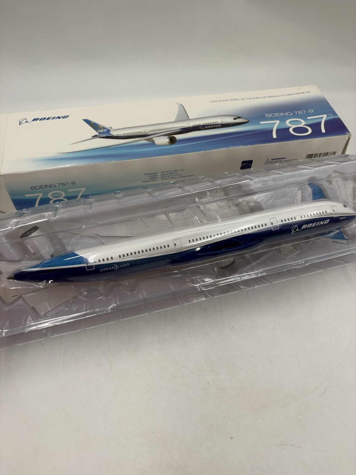 Boeing 787-9 Dreamliner 1/200 Scale Model New In Box Officially Licensed Product