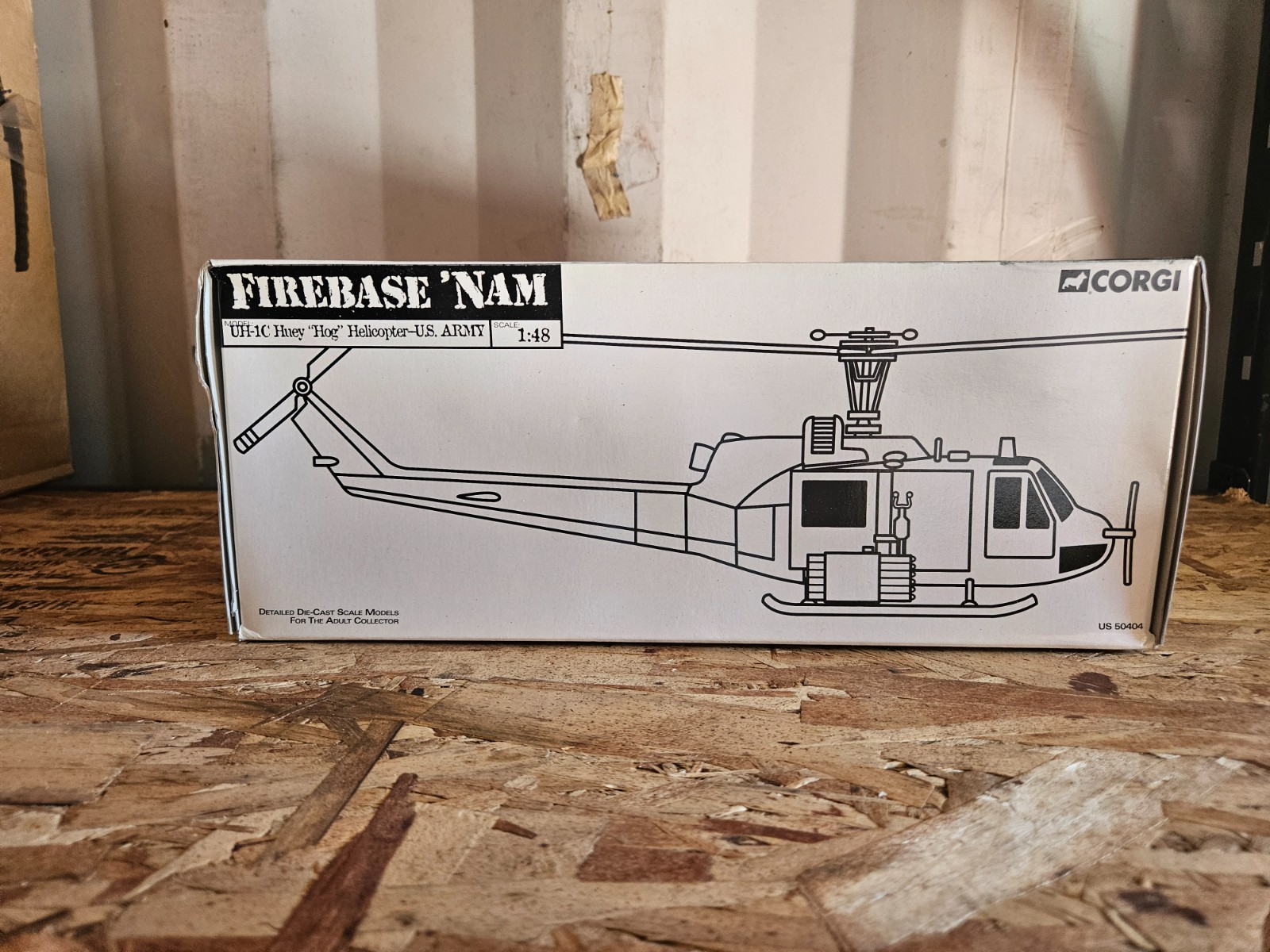 US 50404 Firebase ‘Nam UH-1C Huey “Hog” Helicopter US Army 1:48