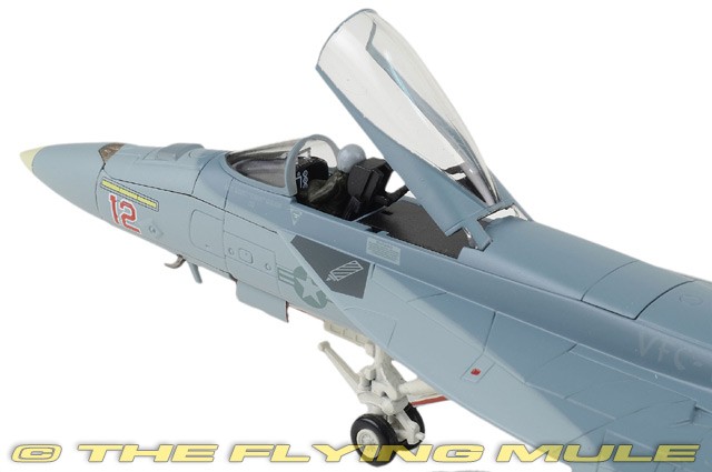Hobby Master 1:72 F/A-18E Super Hornet USN VFC-12 Fighting Omars Red 12 / Mako