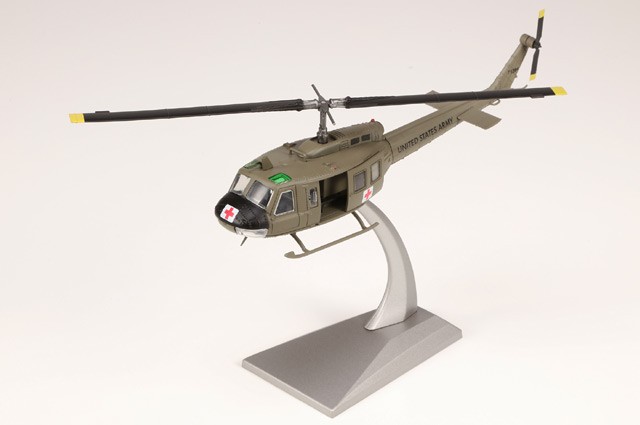 ZJ06-02 Bless Wing UH-1H Huey 1/72 Model US Army 57th Medical Det