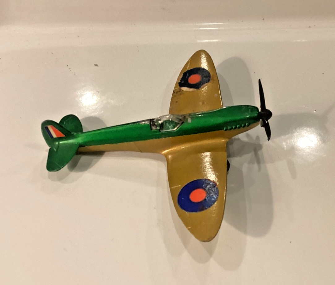 Matchbox 1973 Skybuster Spitfire SB-8 Lesney 3″ Die-Cast Gold Plane England