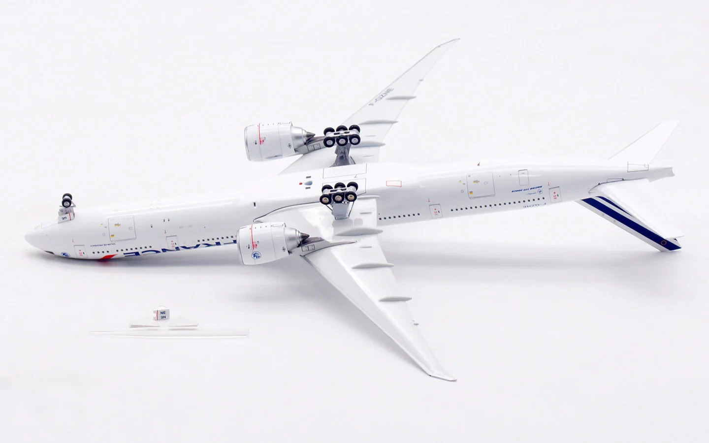 AV400 Air France Boeing 777-300ER F-GZNE AV4380