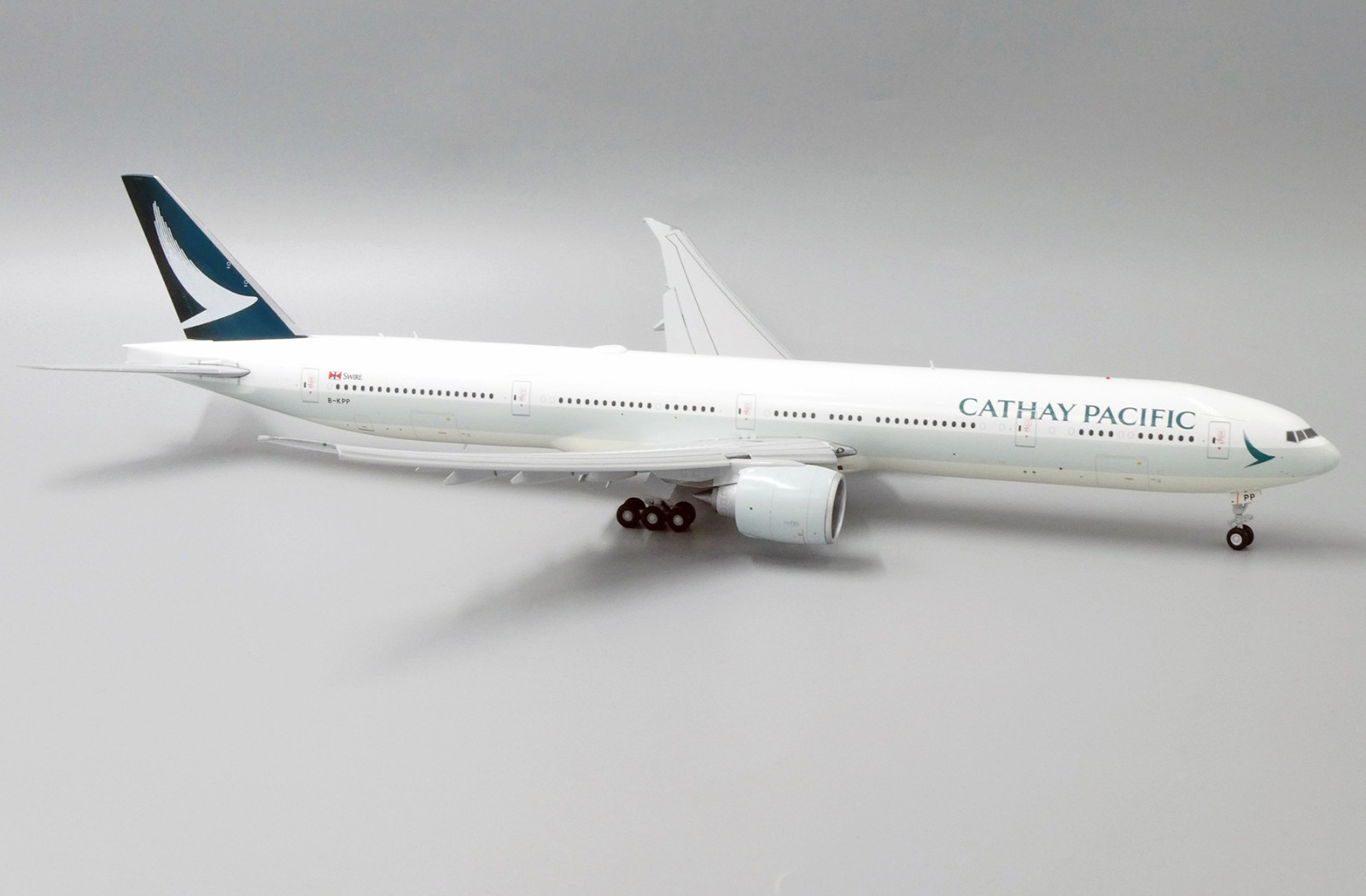 JC Wings 1:200 Cathay Pacific Boeing B777-300(ER) “Flaps Down” B-KPP