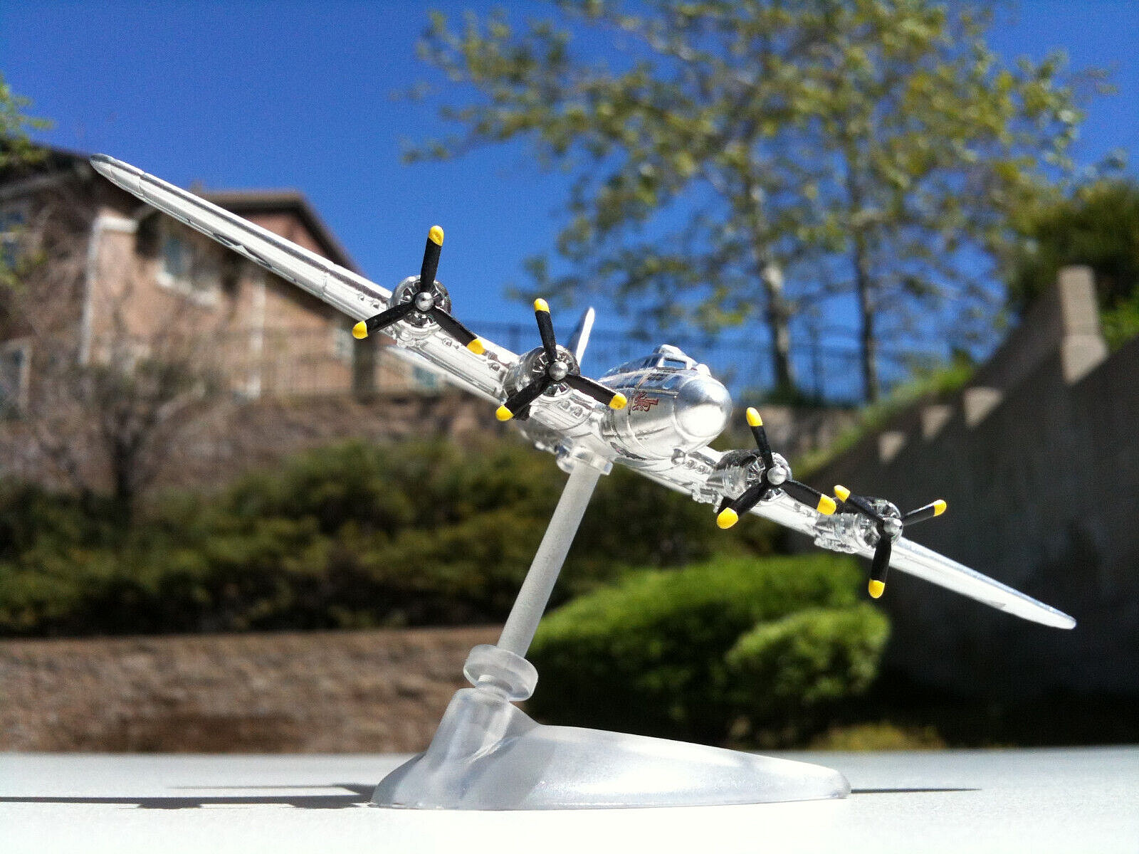 Corgi Boeing B17G Flying Fortress Confed. Air Force “Sentimental Journey” 1:300