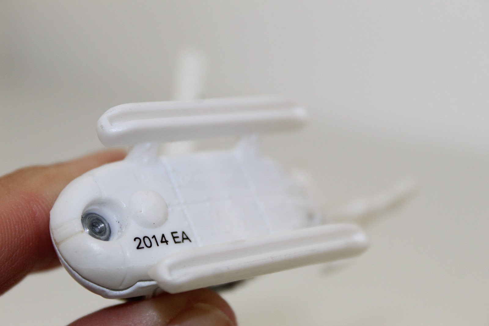 Matchbox 2014 Air Maui White Helicopter One Blade