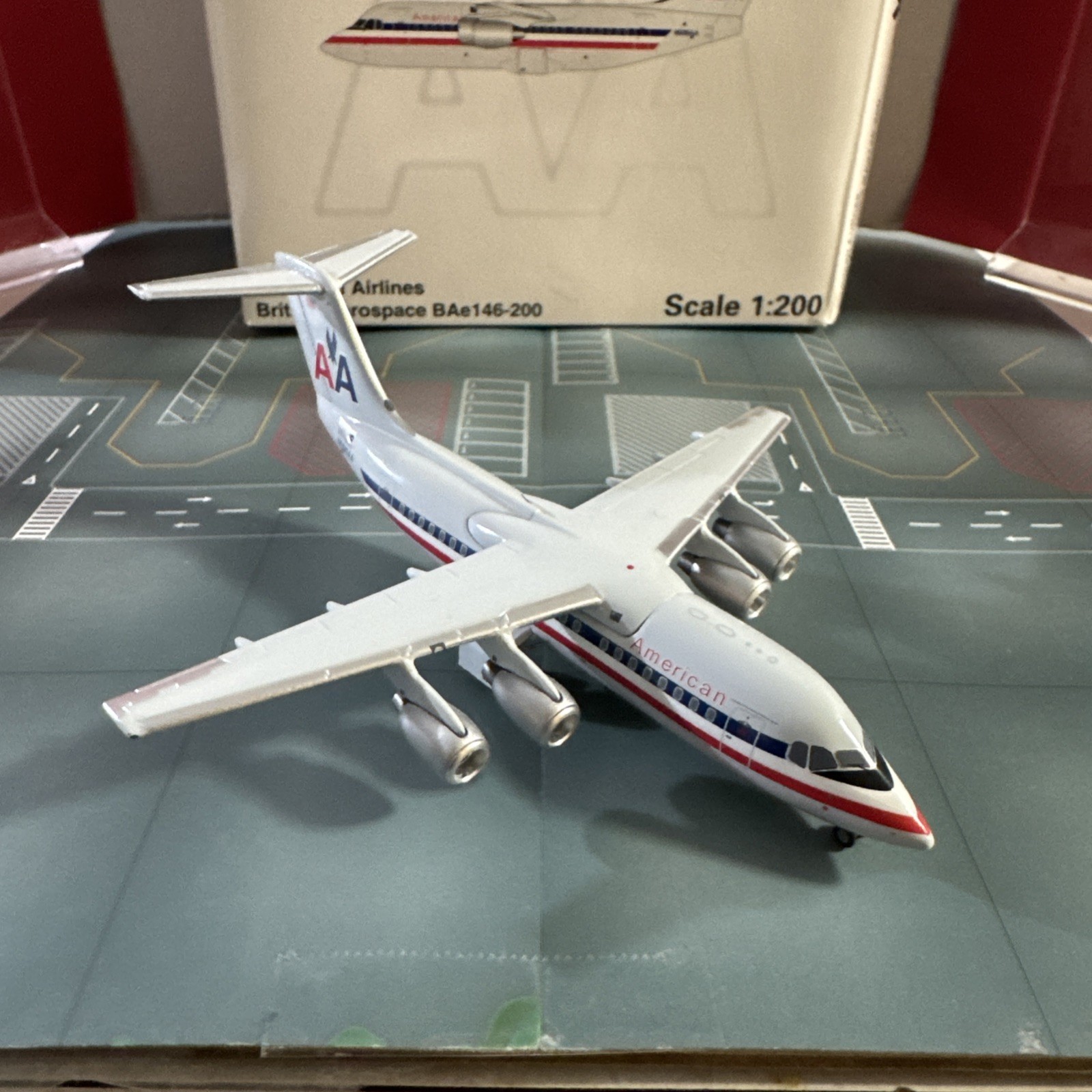 JC Wings 200 scale die-cast model AA Eagle BAe 146 commercial airliner N699AA