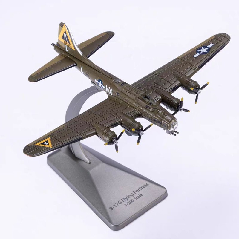 1:200 WWII Boeing B-17G Flying Fortress Bomber Model Diecast Military Collection