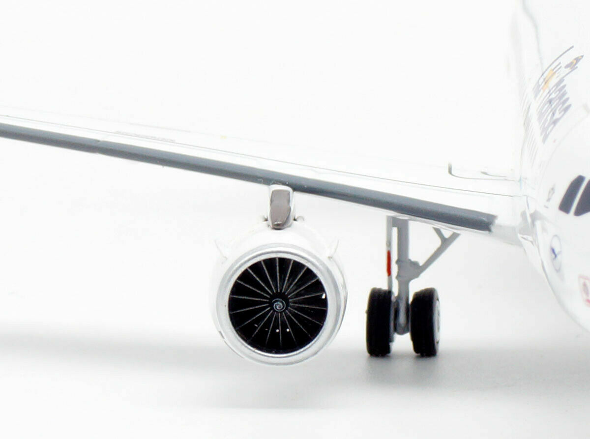 AIRBUS A319-114 LUFTHANSA REG: D-AILU WITH STAND – JFOX JFA319013 1/200