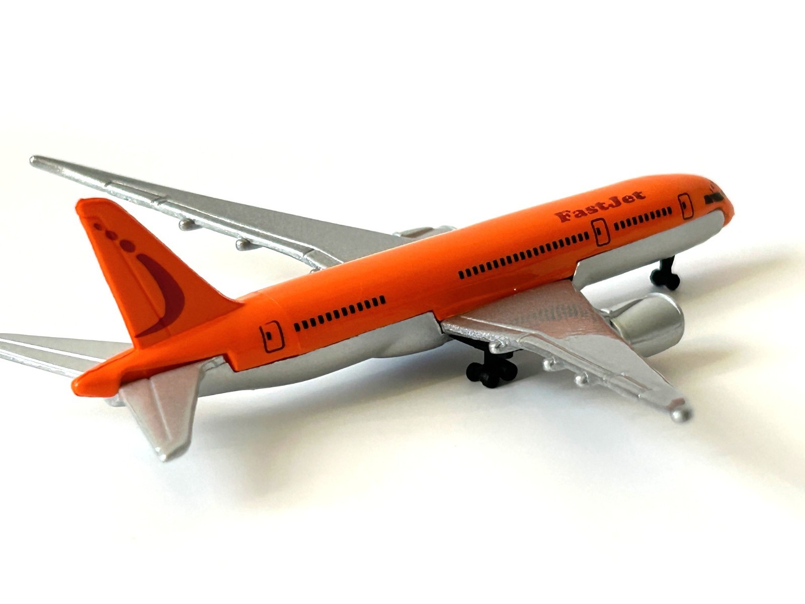 Boeing 787-8 American Plane Airliner Model Toy Orange Diecast 1:500 Scale Maisto