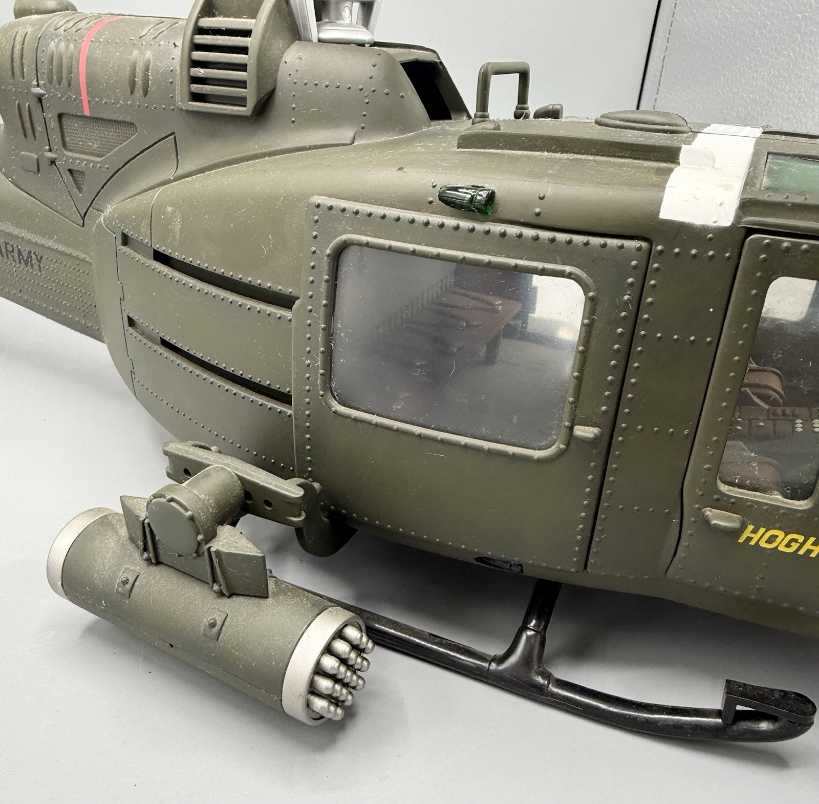 21st Century 1:18 UH-1C Huey Helicopter Hoghead II Vietnam MISSING REAR ROTOR