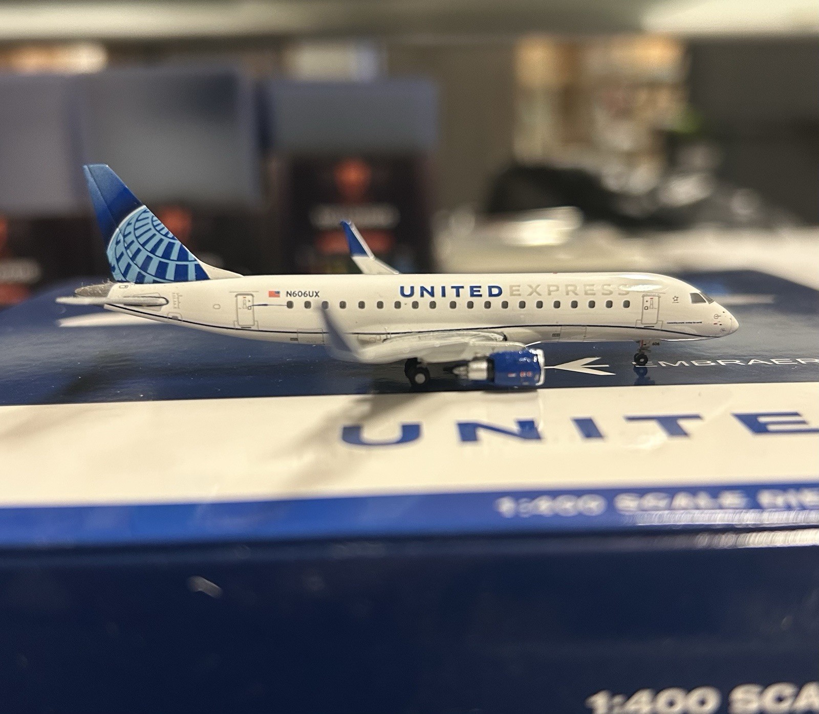 Gemini Jets E-175 United Evo Blue Livery N606UX 1:400 (Good Condition)