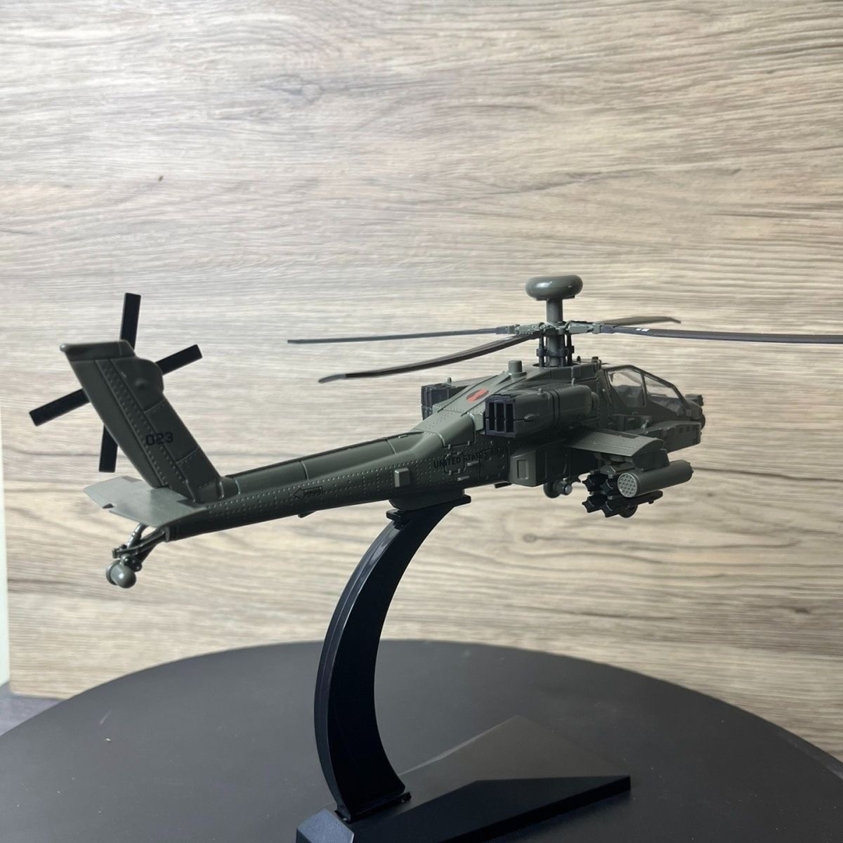 Apache AH-64 Attack Helicopter Diecast Model w/ Base 25cm Military Display