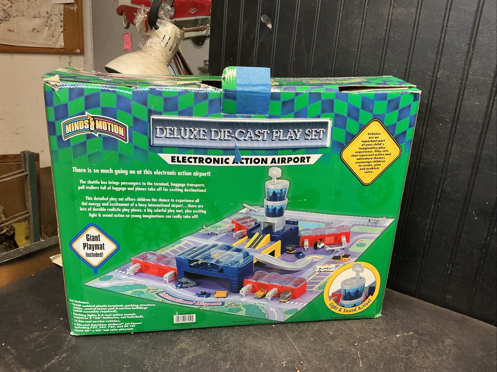 Die Cast airport playset toy Minds in Motion new open box age 3 up Free Shipp