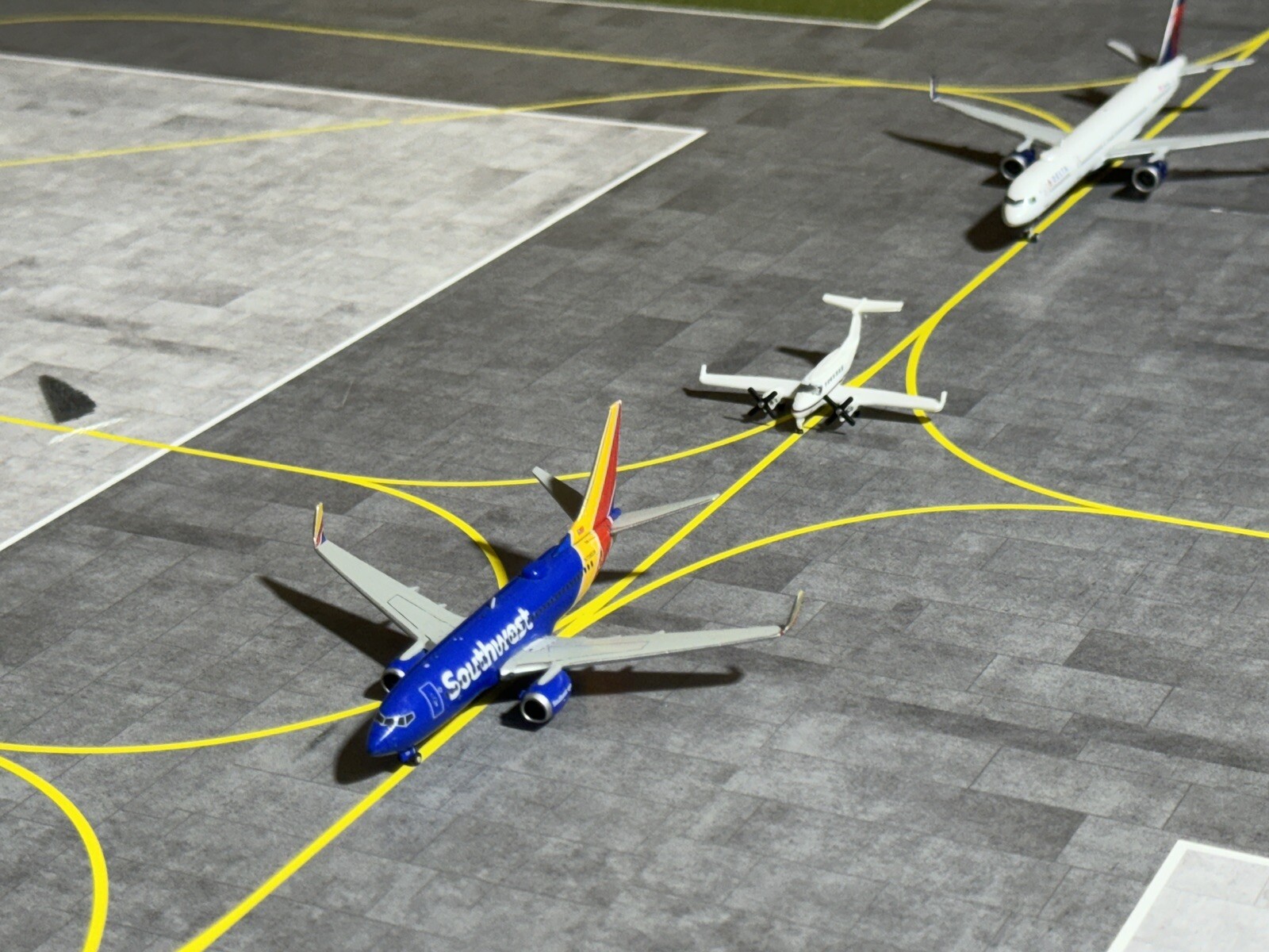 1:400 Scale Jetset Models 2x Beechcraft B350 (Brown+Blue livery)