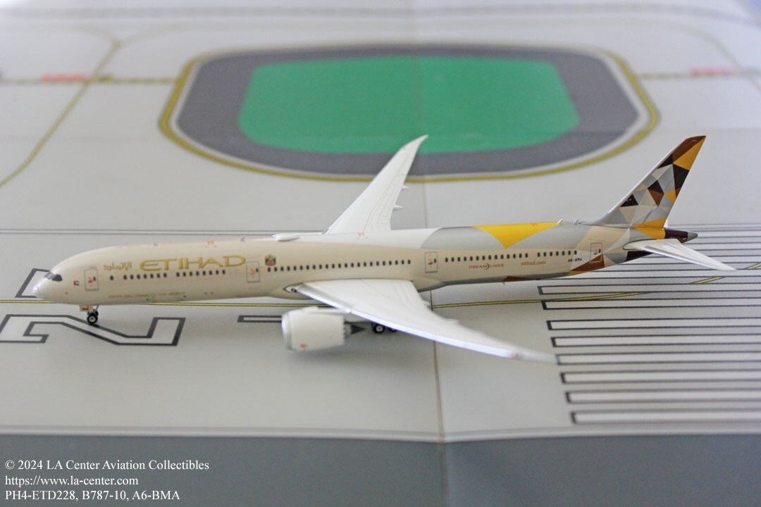 Phoenix Models Etihad Airways Boeing 787-10 in Current Color Diecast Model 1:400