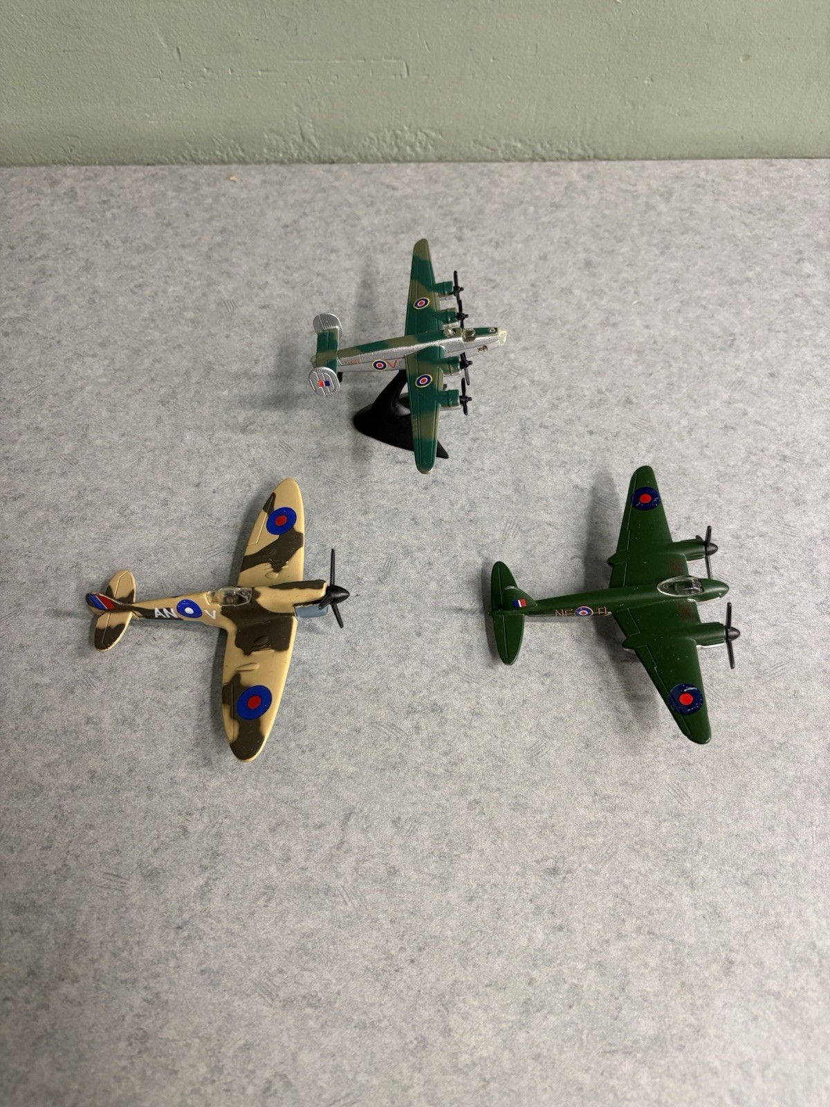 Maisto Tailwinds Diecast WW2 RAF Aircraft Lot of 3