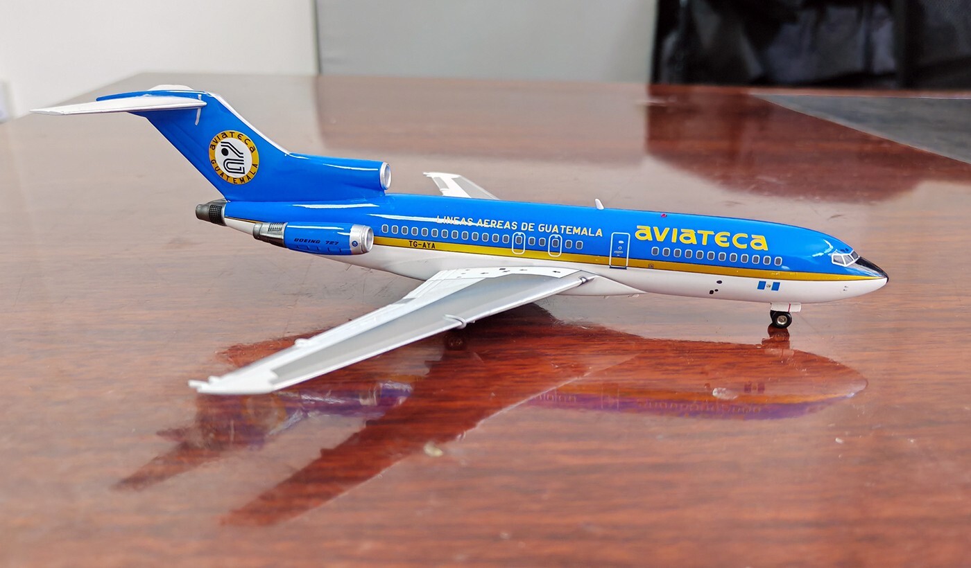 1:200 IF200 Aviateca – Boeing 727-173C TG-AYA w/ Stand