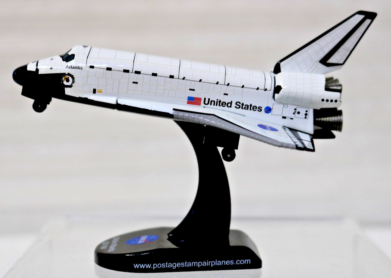 Same Day Shipping Orbiter Atlantis (1:300) First Flight 1985 Total 33 Missions