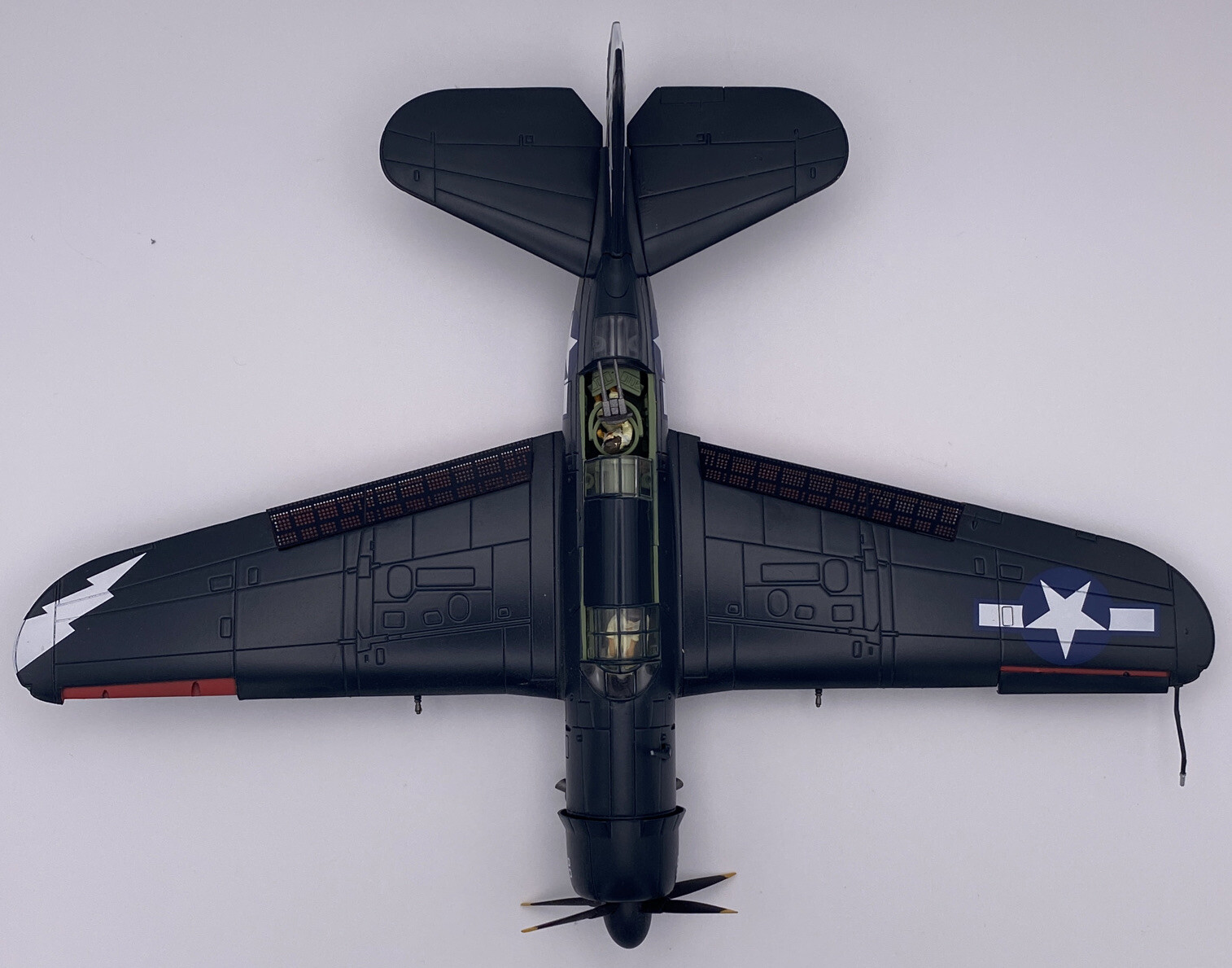 Hobby Master 1:72 HA2210 SB2C Helldiver USN VB-85, “White 80”, USS Shangri-La