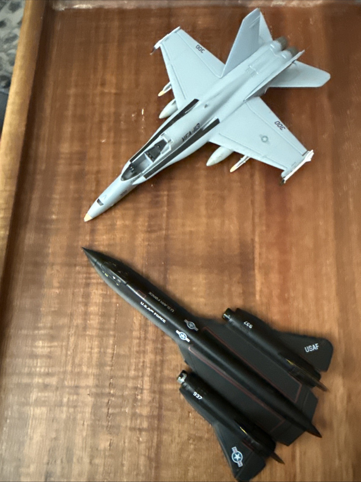 ARMOUR 6 Inches Long USN F-18 HORNET – USS CARL VINSON – #5022 Plus Extra Plane