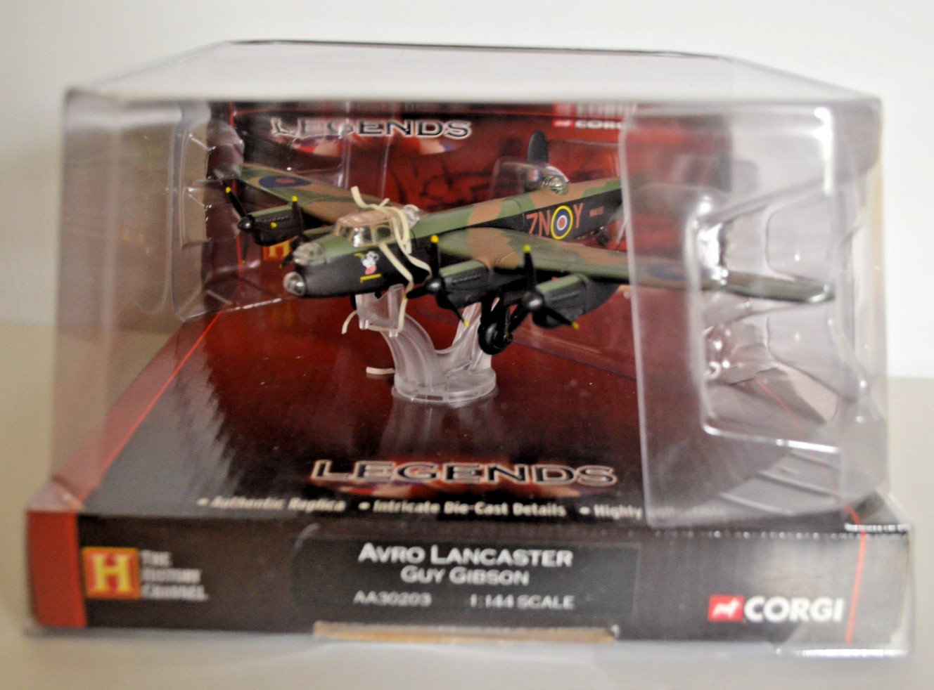 CORGI AA30203 WWII LEGENDS AVRO LANCASTER GUY GIBSON 1:144