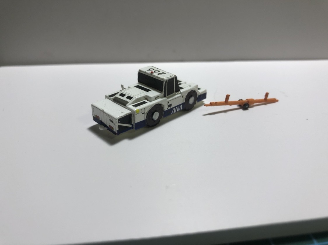 1:200 Airport Ground Handling All Nippon Airways Tractor Komatsu 500 Trailer