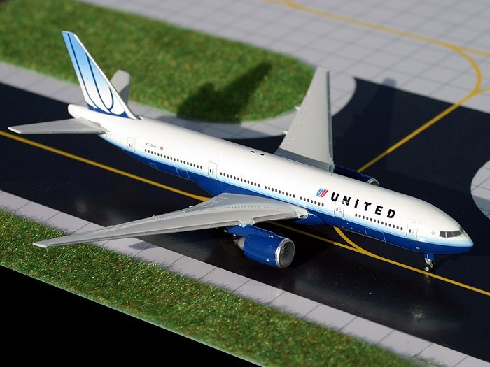 United Boeing 777-200 N769UA GeminiJets GJUAL659 Scale 1:400 RARE