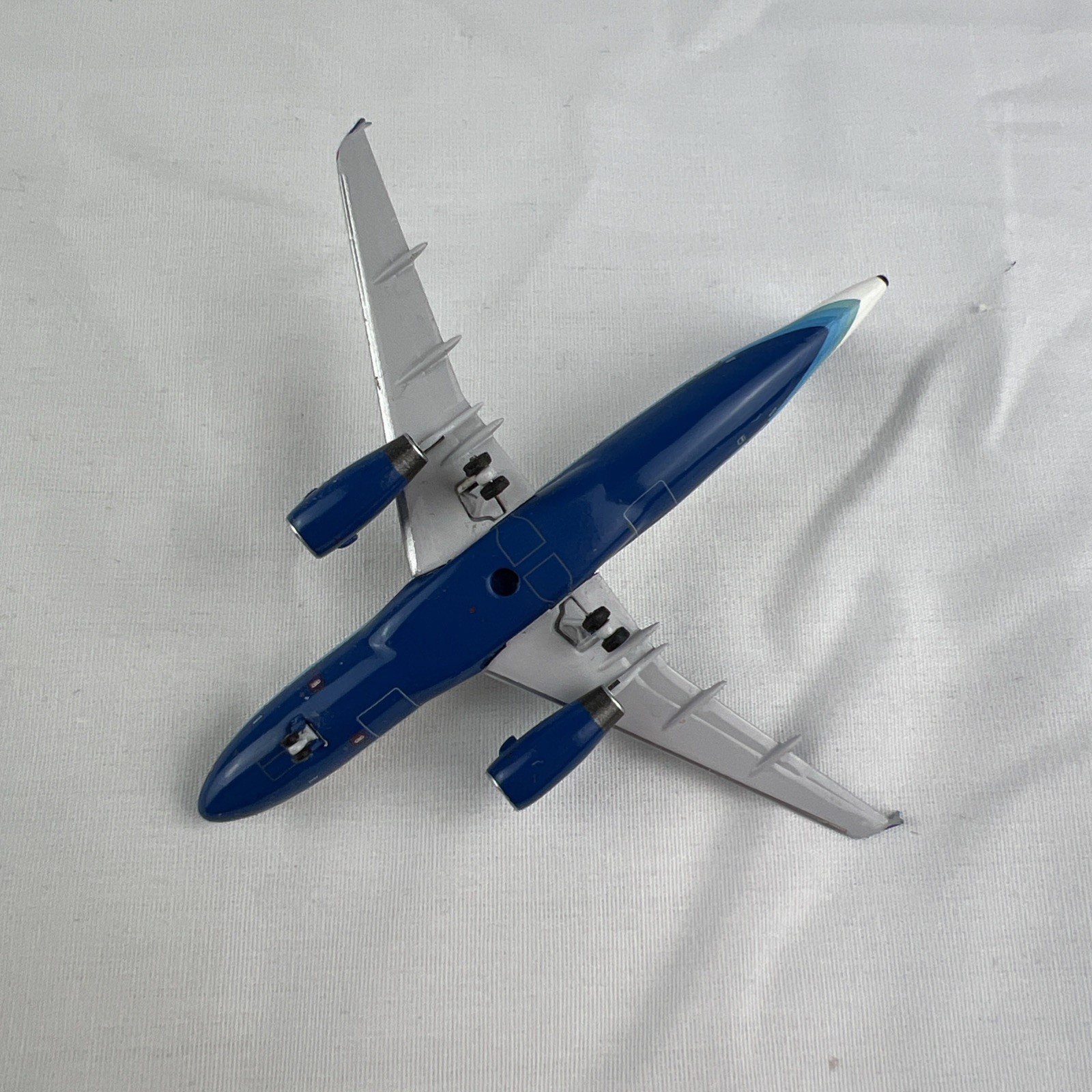 1:400 Airbus A319-100 United Airlines N818UA Blue Tulip AeroClassics/DAMAGED