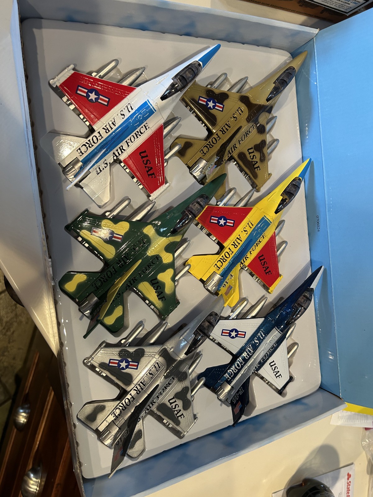 Toysmith 6 Air Force Fliers Model Planes Display Box F-16 Pull Back Action 7.5″