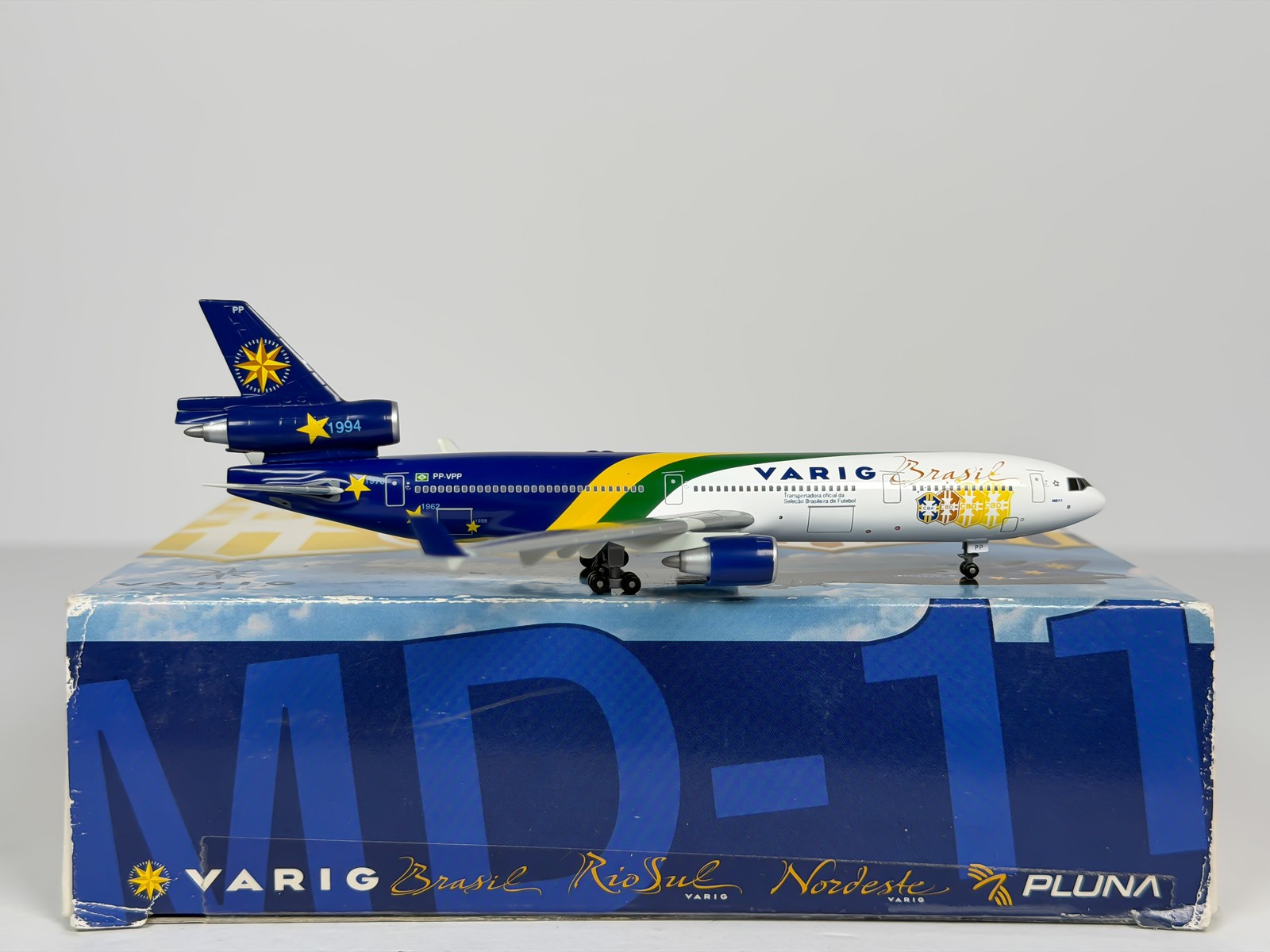VARIG Brasil McDonnell Douglas MD-11 1:400 Dragon Wings PP-VPP (55356-03)