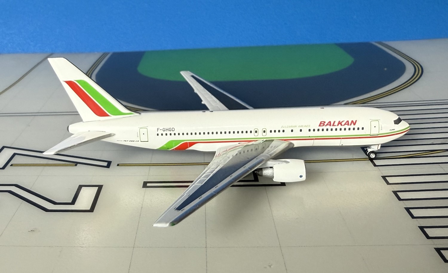 Balkan Bulgarian Boeing 767-200/ER F-GHGD 1980s 1:400 scale diecast Aeroclassics