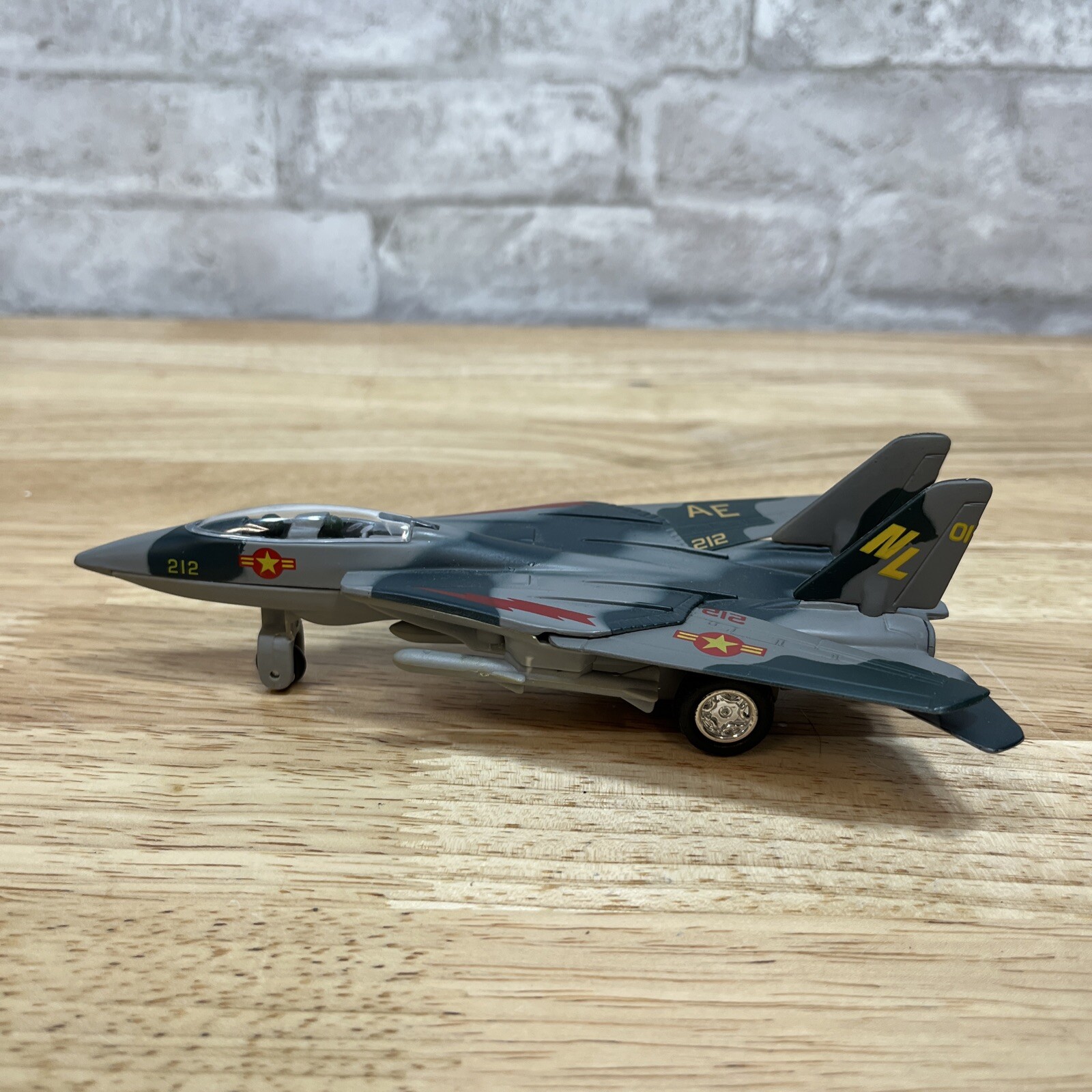 Nice Plastic/Die Cast US Air Force 7 inch Fighter Jet AE 212 w Pull Back Action