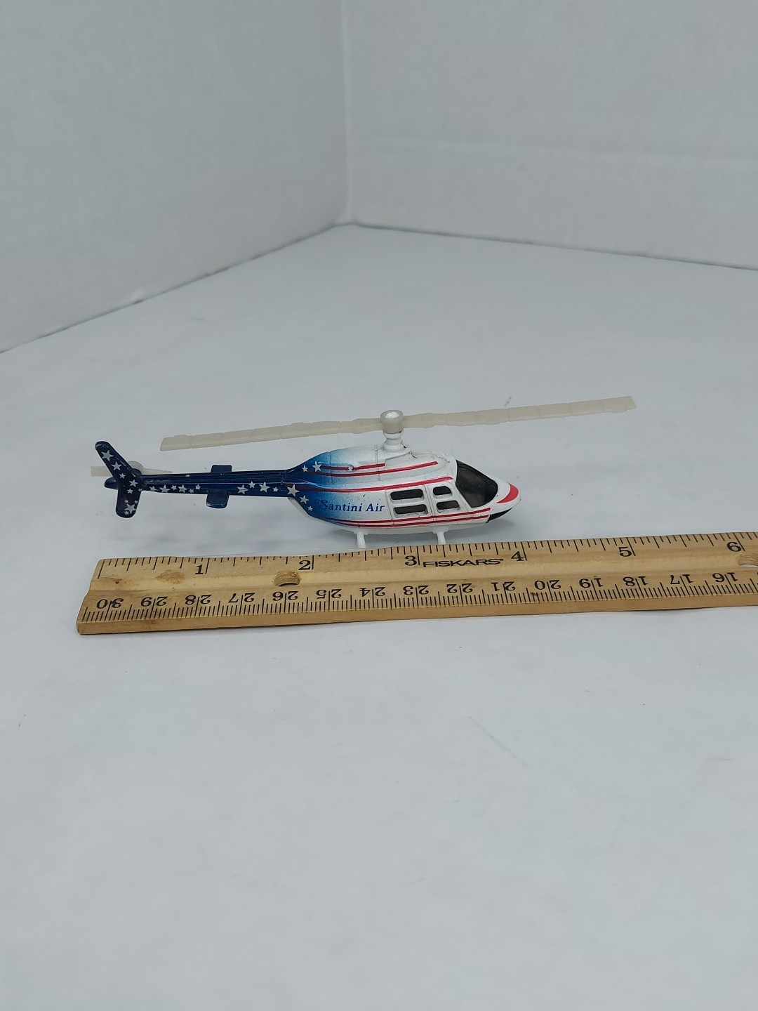 ERTL Vintage TV Airwolf Air Wolf Santini Helicopter 1:64 Die cast Red White Blue