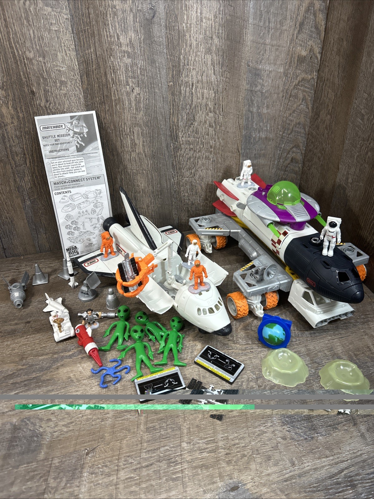 Matchbox MBX Mega Rig Shuttle Mission Set Space Shuttle W/ Aliens & Astronauts