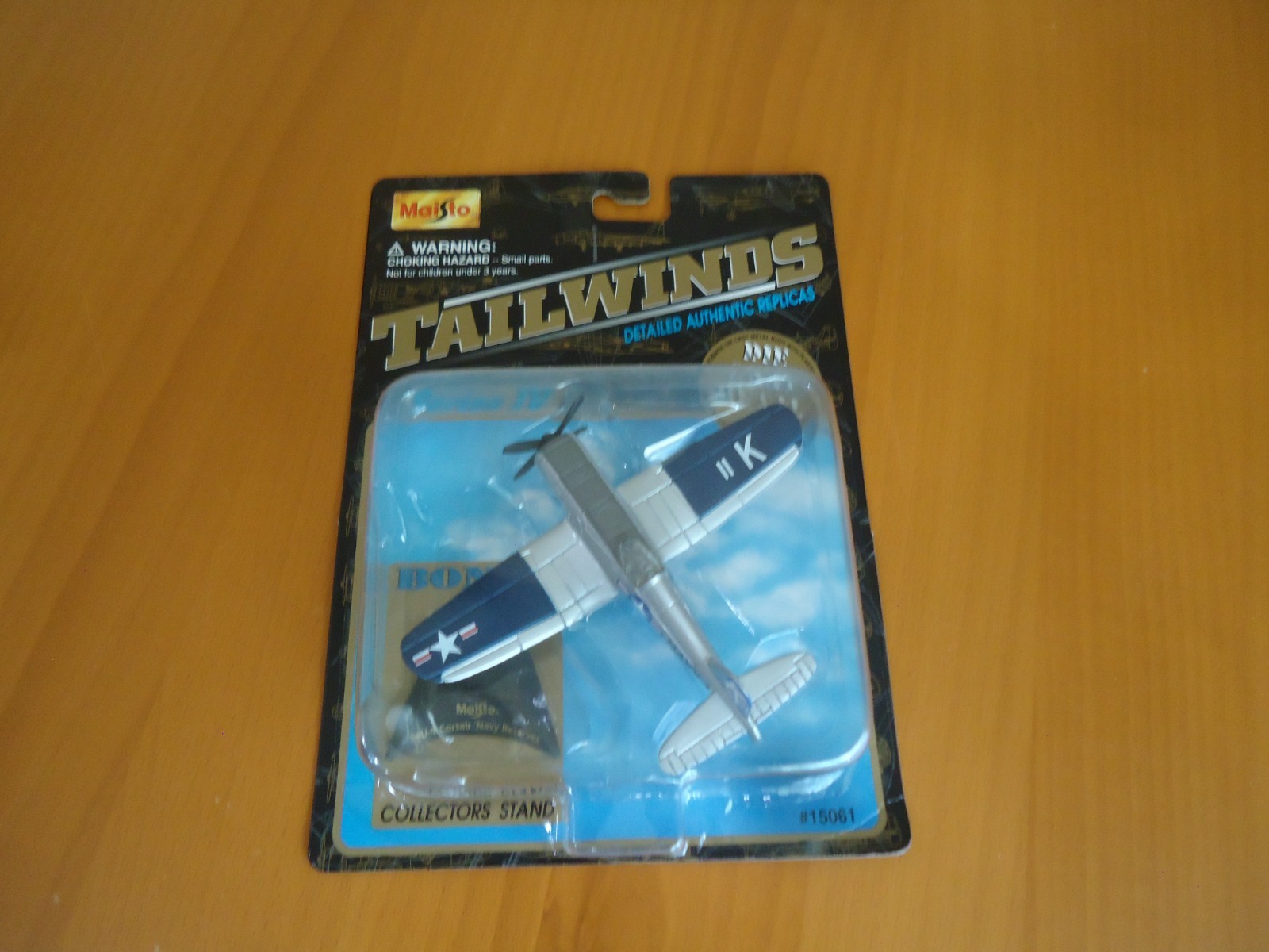 Maisto Tailwinds Series IV F4U-4 Corsair Navy Fighter Plane Die Cast w/Stand
