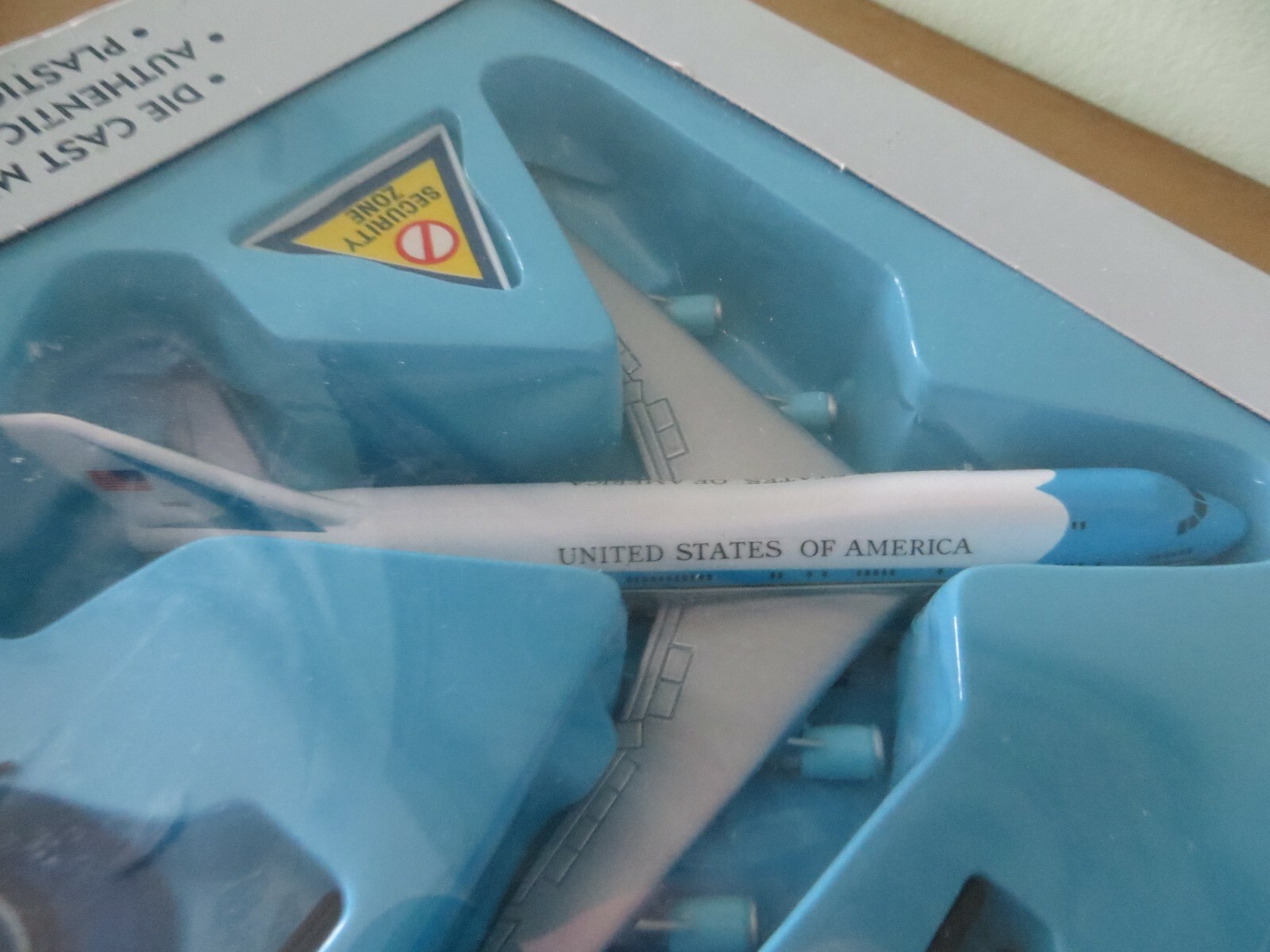 AIR FORCE ONE UNITED STATES OF AMERICA,AIRPORT PLAY SET DIE CAST DARON RT5731