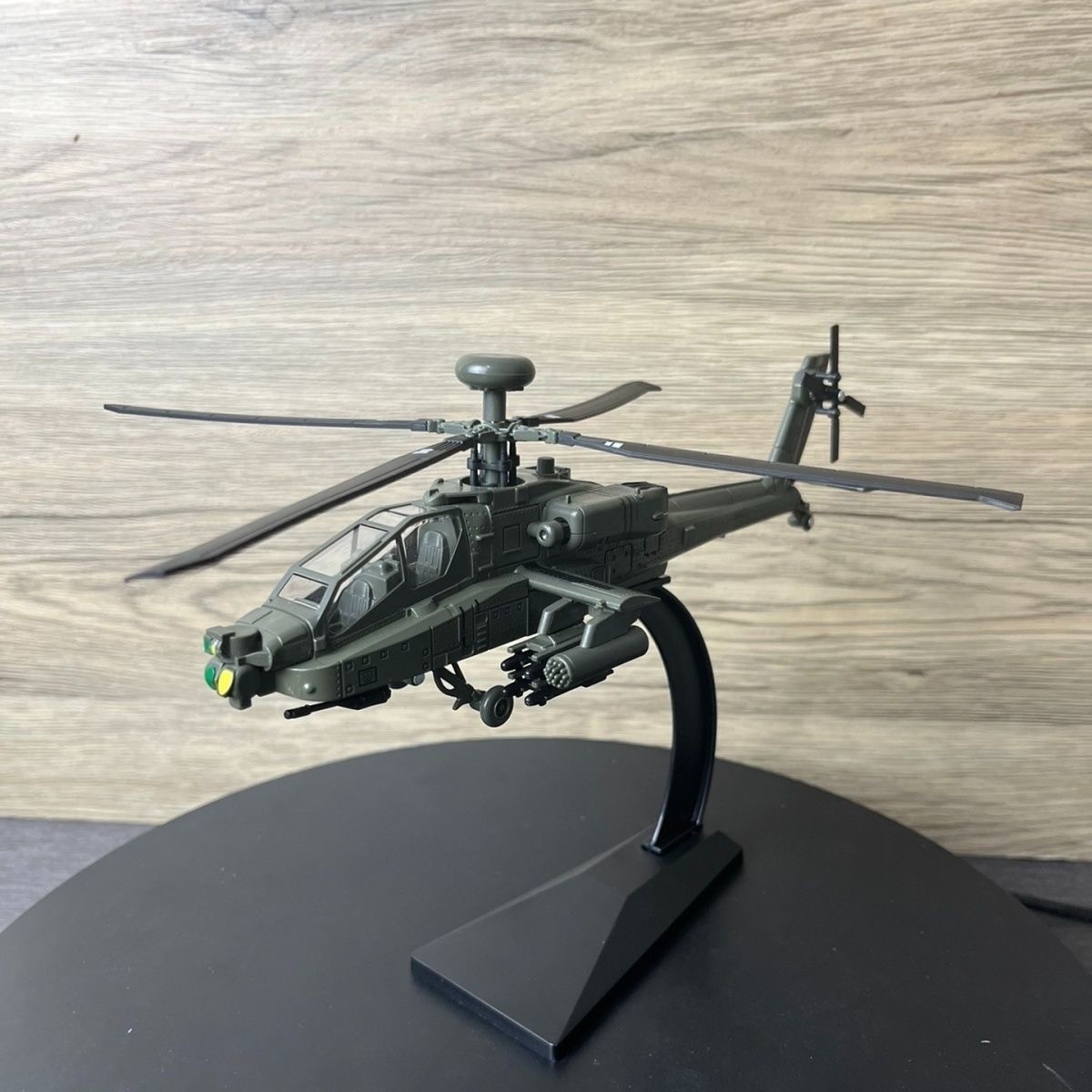 Apache AH-64 Attack Helicopter Diecast Model w/ Base 25cm Military Display