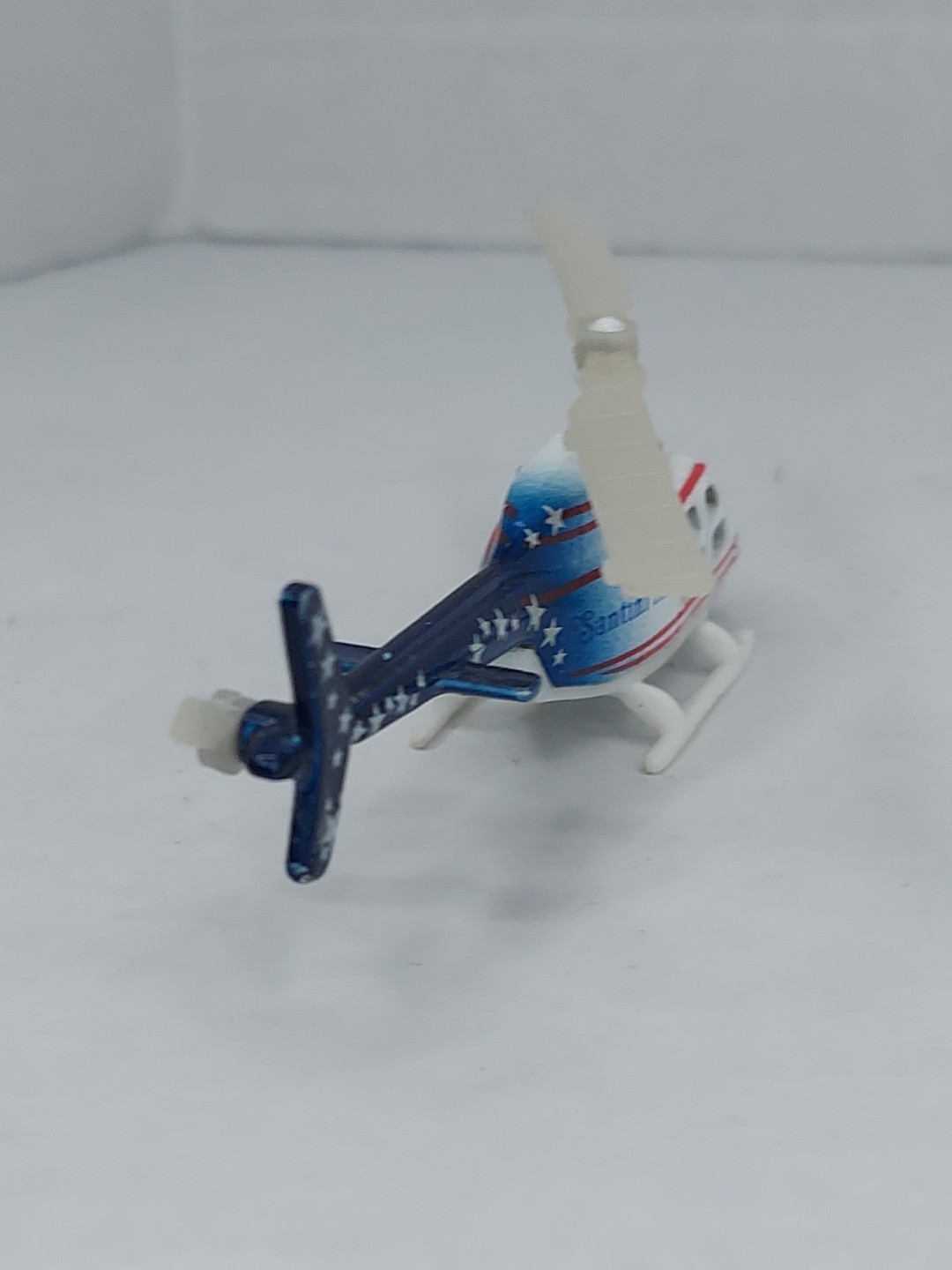 ERTL Vintage TV Airwolf Air Wolf Santini Helicopter 1:64 Die cast Red White Blue