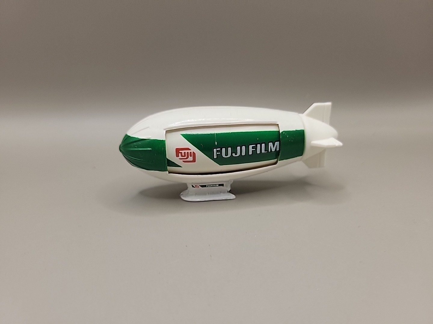 1991 Fuji Film & Hot Wheels Advertising Blimp Green & White Fin Hand Turns F