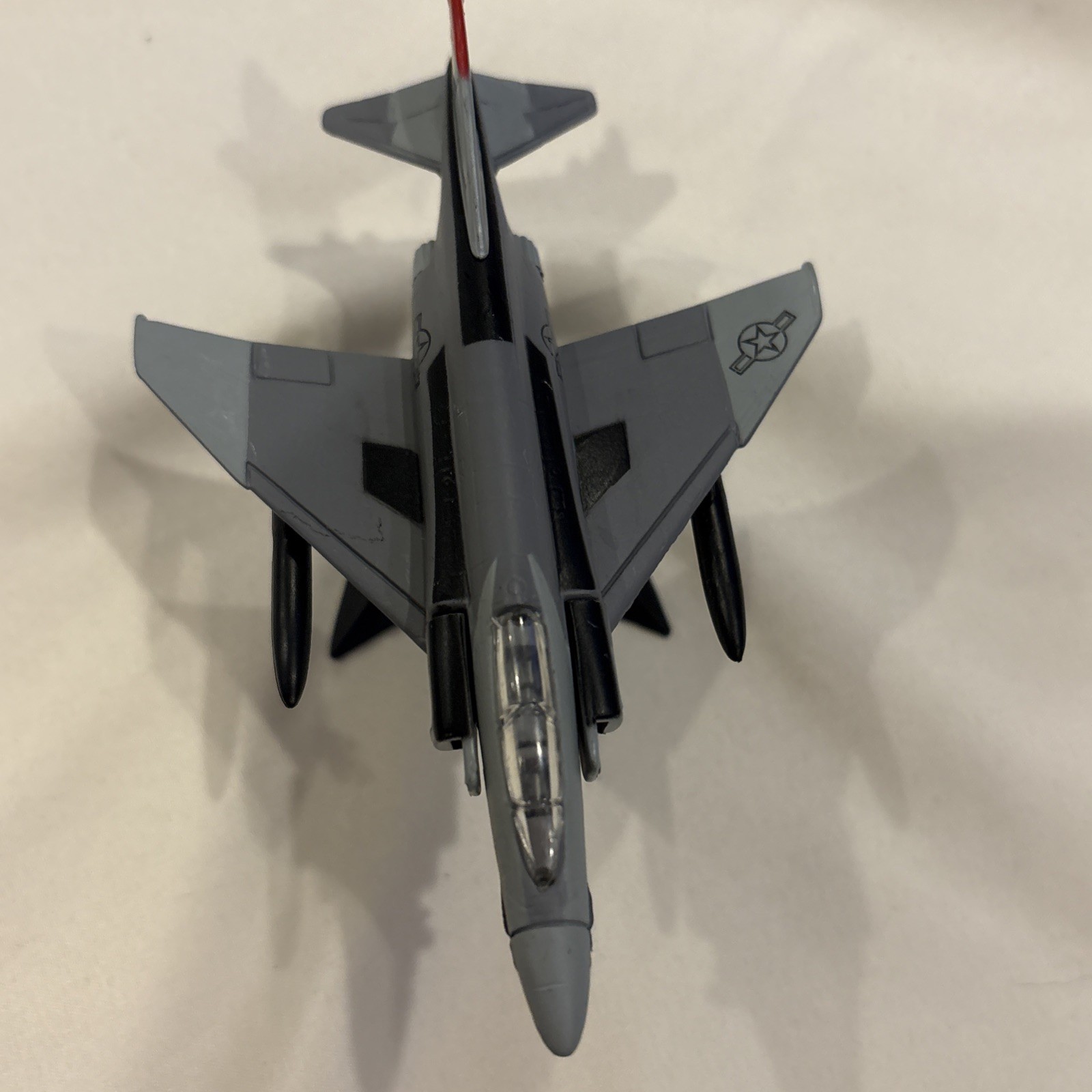 MAISTO TAILWINDS – F-4J PHANTOM II – FIGHTER PLANE – DIECAST AIRPLANE w/Stand