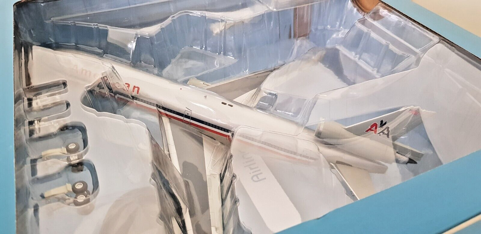 Hobby Master 1/200 HL1201 McDonnell Douglas MD-11 American Airlines, N1758B