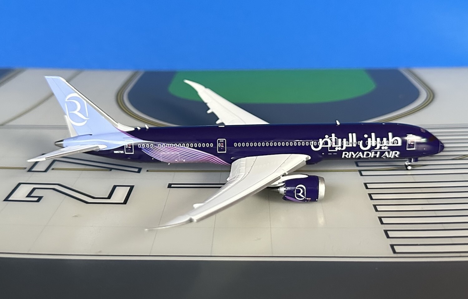 Riyadh Air Boeing 787-9 N8572C current, Flaps down 1/400 diecast JC Wings